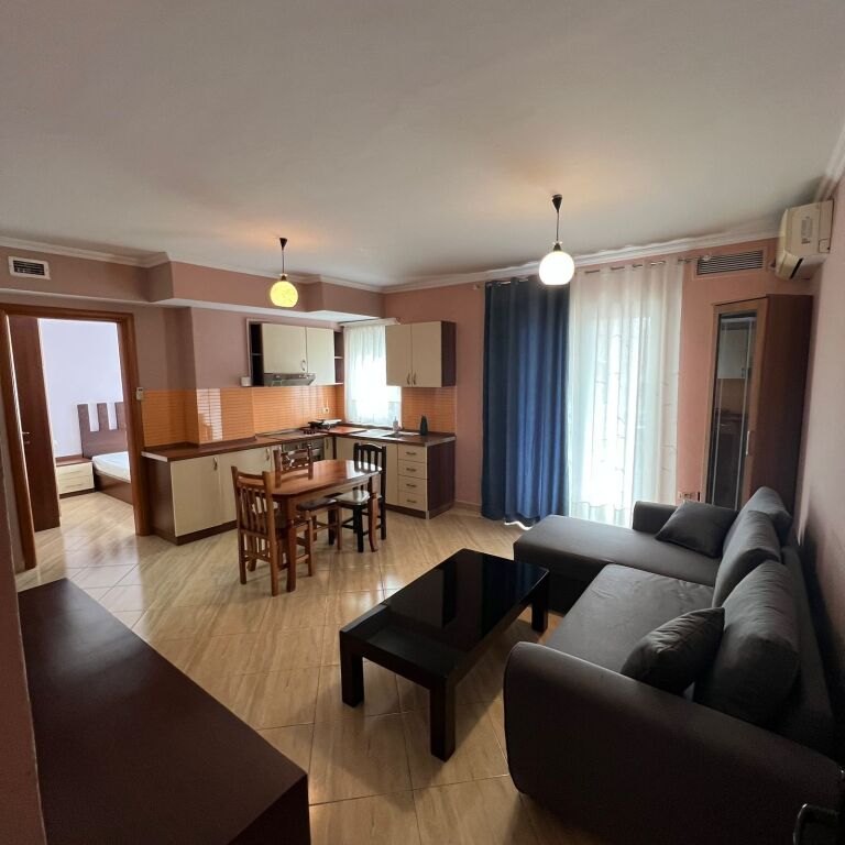 Apartament 1+1 me qira – Rruga e Dibrës, pranë Fakultetit të Mjekësisë !