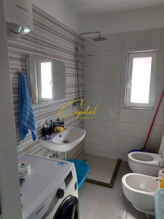 APARTAMENT ME QIRA 2+1 XHAMLLIKU 50.000 LEKE