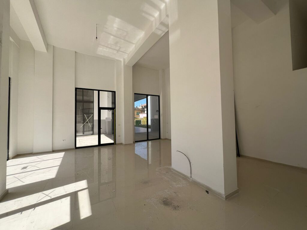 Commercial space for rent at Shkolla e kuqe