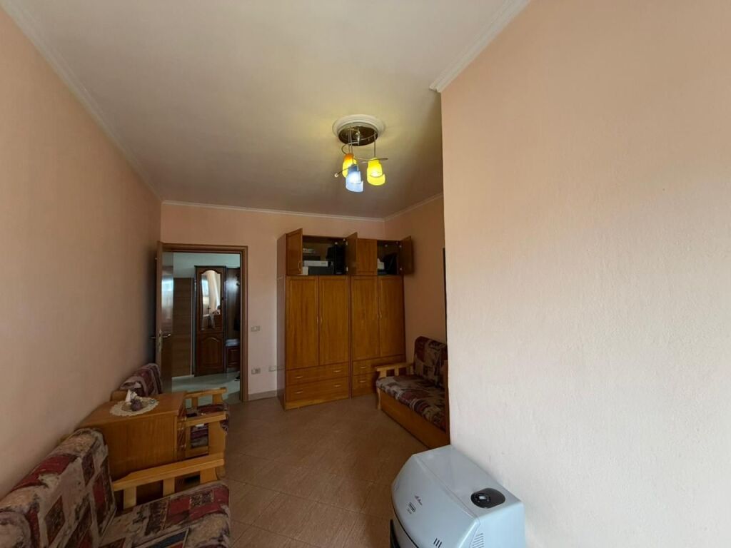 Shitet Apartament 3+1+2+2