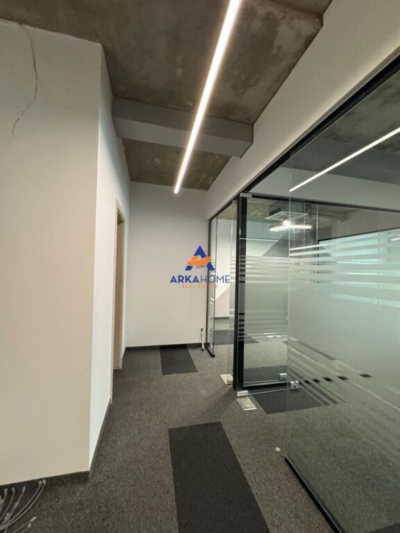 JEPET ZYRE ME QERA 110M2 "RESDINCA VIRIDARIO, RRUGA KOSOVARËVE" 2000 EURO