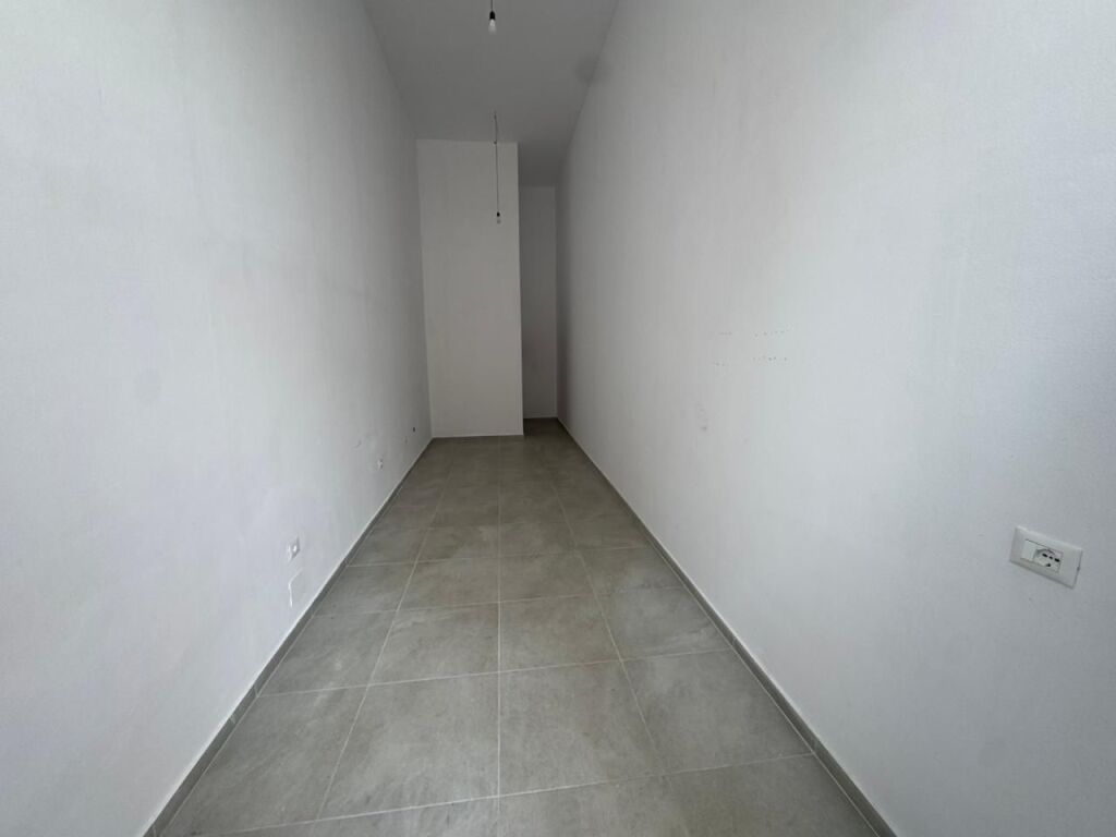 📢 Jepet me qera ambient biznesi  📍 Adresa: Tregu Elektrik, Klinka Glozheni💶 Çmimi: 400 € / muaj