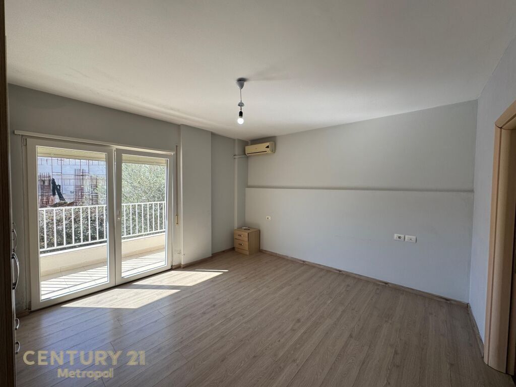 Apartment 2+1+2 for sale at Botanical Garden