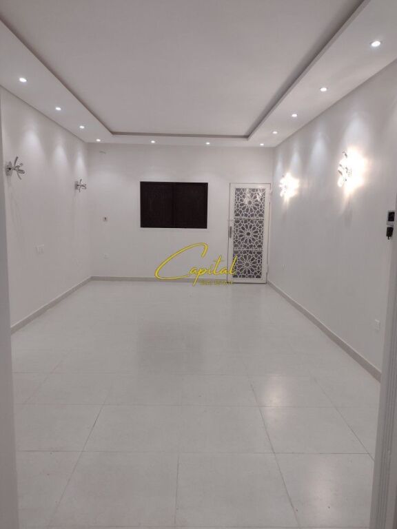 SHOP FOR RENT 55 M2 BARDHYL STREET 100,000 LEKE