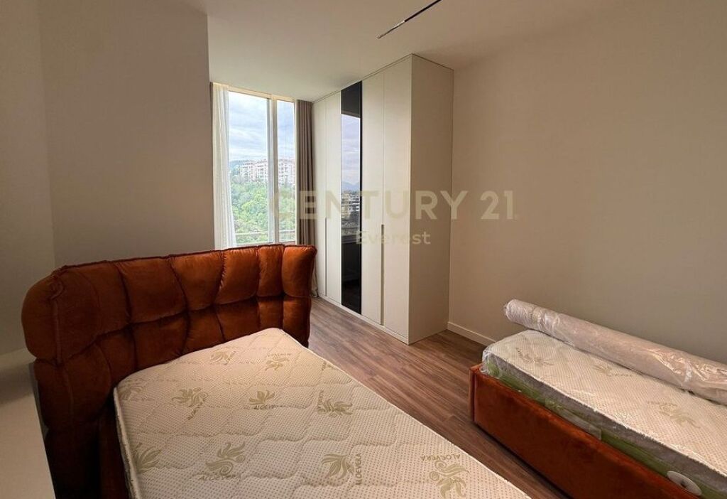 Apartament me qira 2+1+2 tek Kopshti Botanik