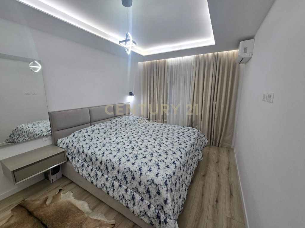 Shitet aparament  2+1 tek Brryli, brenda Unazës / Tirane