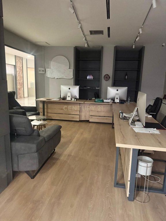 Commercial space for sale at Torre Drin