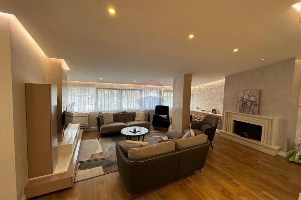 Shitet apartament 3+1 (papafingo) ne Fresk