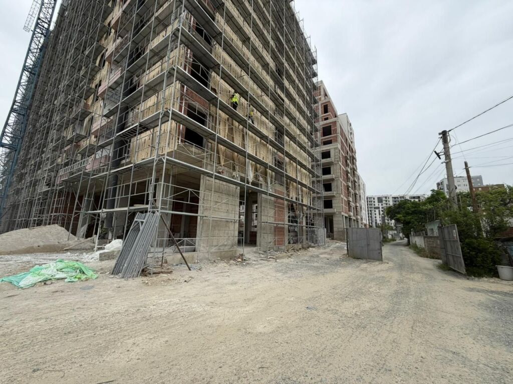 IN VENDITA: 1+1📍Ish Fusha e Aviacionit (Vicino alla Scuola Dhori Leka) - Fase di Intonacatura || 145,000€ - Sup. 94m² - Ideale sia per Investimento che per Abitazione