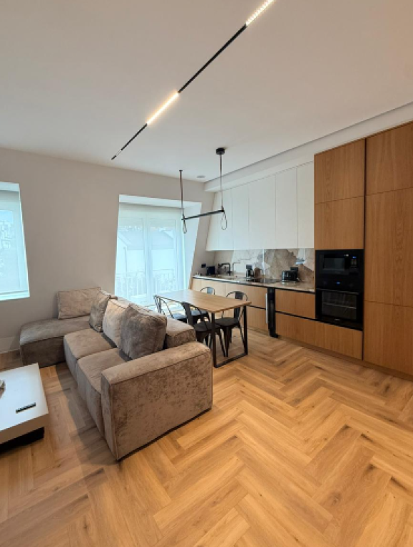 JEPET APARTAMENT LUKSOZ 2+1+2 ME QIRA – Pranë TEG