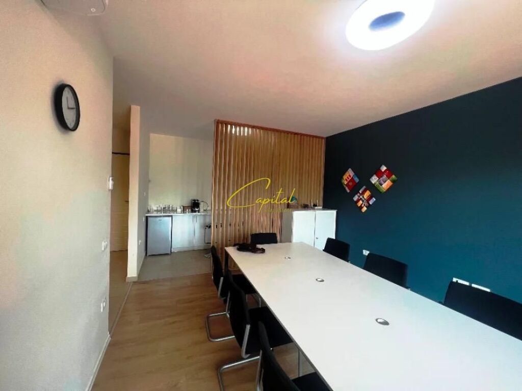 ZYRE ME QIRA 100 M2 KOMUNA E PARISIT 1.100 EURO