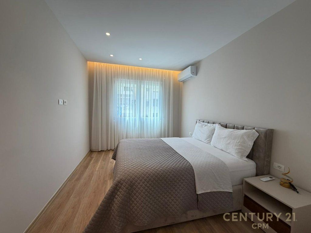Apartment 2+1+2 for rent at Pazari i Ri