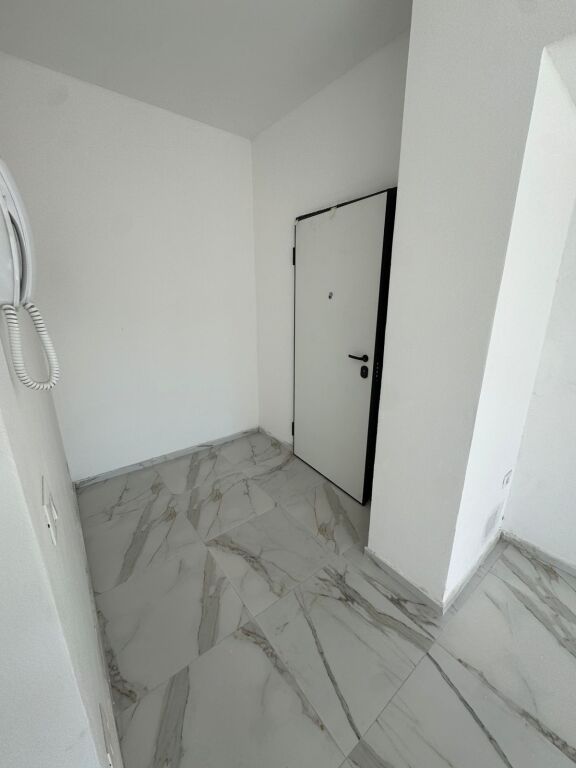 Jepet me qera Ambjent Biznesi 1+1, rruga Dritan Hoxha Kompleksi Aura 500 mije leke