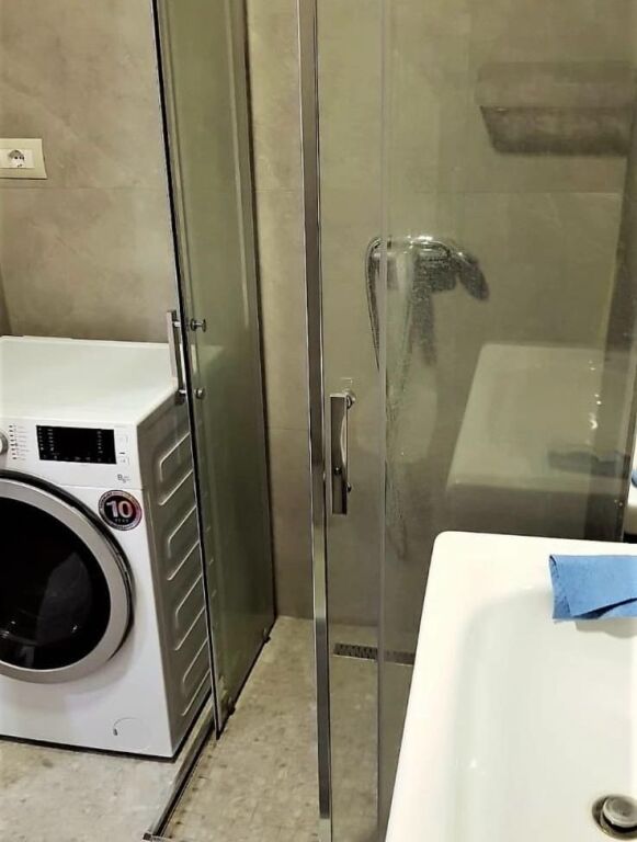 Apartament 1+1 me qira tek Shallvaret prane Fushave te tenisit.