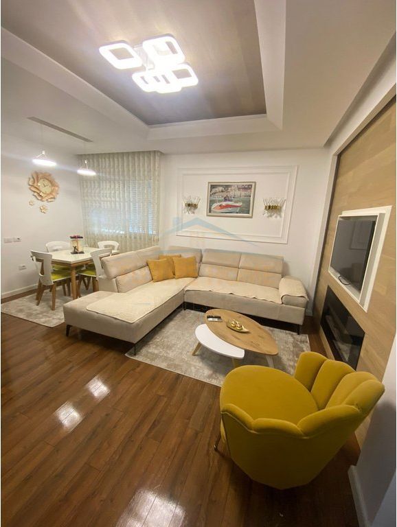 Shitet, Apartament 2+1+2, Kompleksi FZ, Liqeni i Thatë, Tiranë