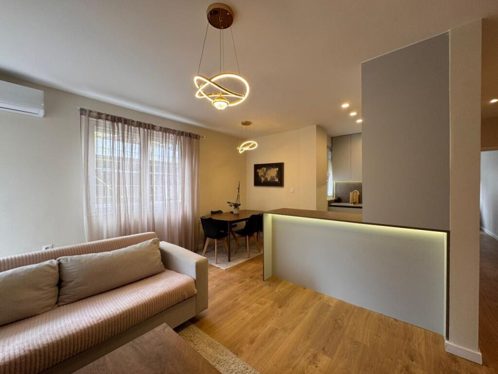 Shitet apartament modern 2+1 + garderobë tek Radisson Collection, Liqeni i Thatë
