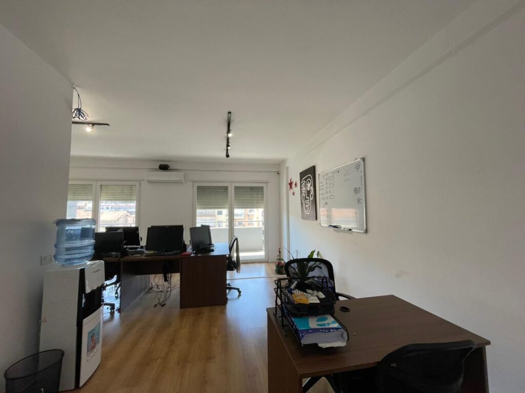 AMBIENT PER QERA TE KRISTAL CENTER