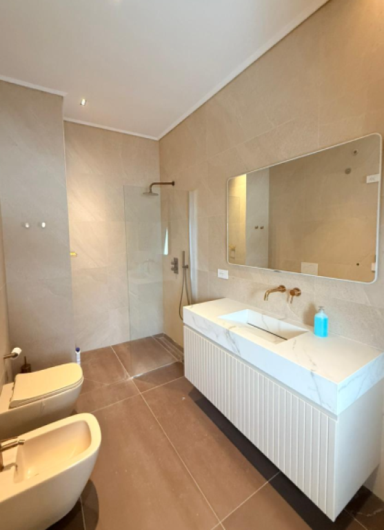 JEPET APARTAMENT LUKSOZ 2+1+2 ME QIRA – Pranë TEG