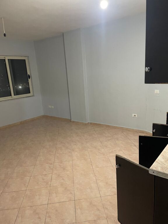 Appartamento 1+1 in affitto a Yzberish, 300 mila lek