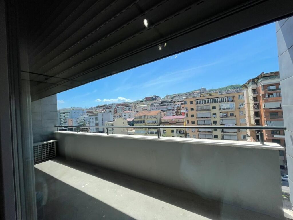 AMBIENT PER QERA TE KRISTAL CENTER