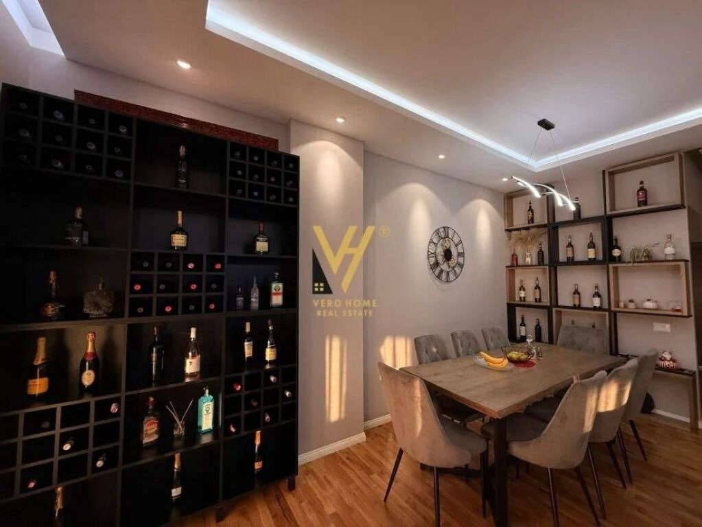 PENTHOUSE 2+1+2+BLK IN AFFITTO A QESARAKE, DAJT 1.000 EURO
