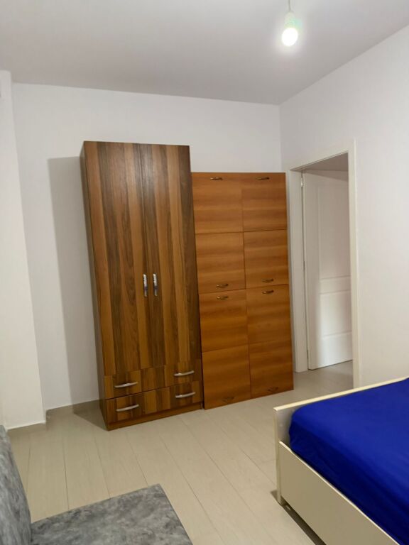 For rent Apartment 2+1, near the Botanical Garden close to the Mosque 400 thousand lek