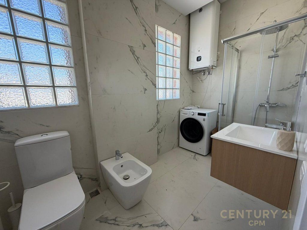 Apartment 2+1+2 for rent at Pazari i Ri