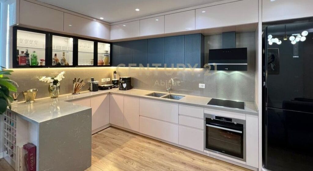 Apartament 2+1+2 ne shitje tek Komuna e Parisit
