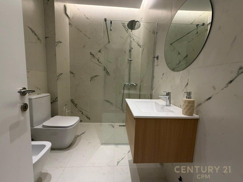 Luxury 1+1 apartment for rent at Pazari i Ri