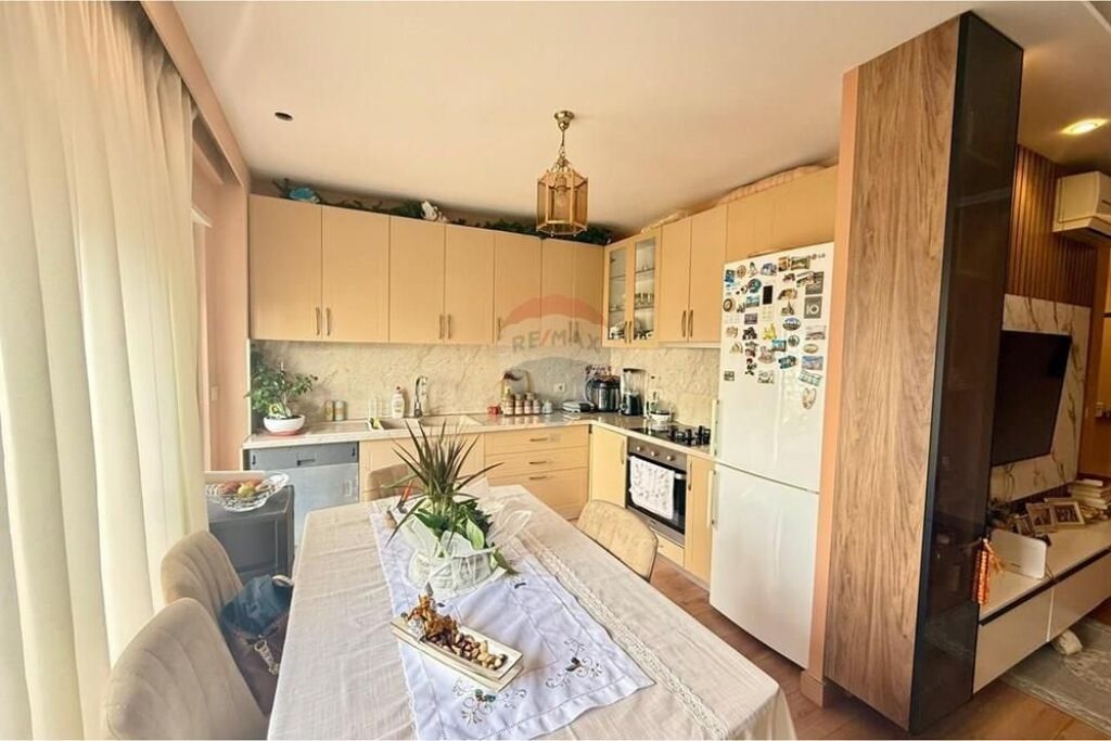Shitet apartament 3+1+2 Kopshti Botanik