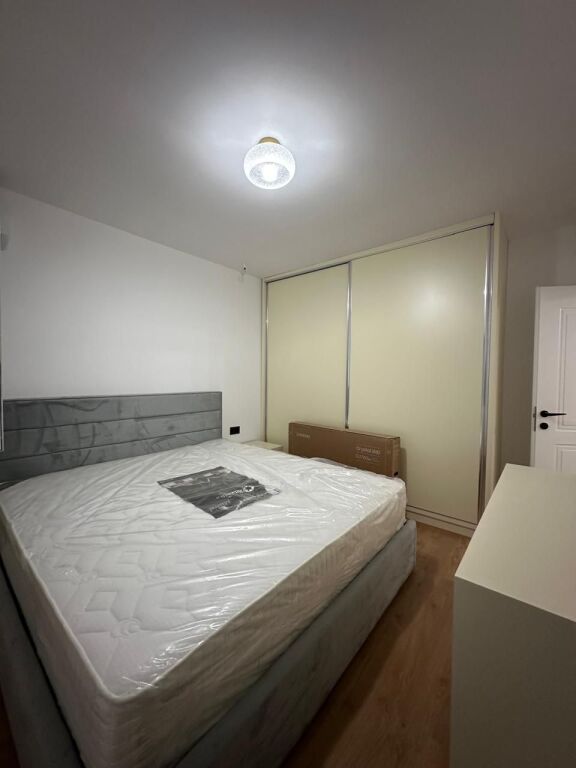 Shitet Apartament 1+1_Tek Pallati me Shigjeta