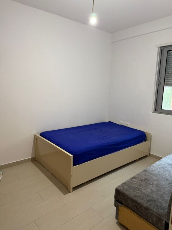 For rent Apartment 2+1, near the Botanical Garden close to the Mosque 400 thousand lek