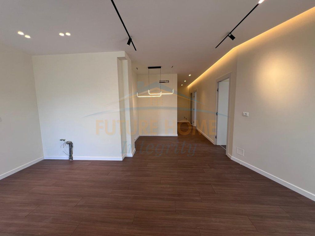 Shitet, Apartament 2+1+Post Parkimi, Brryli, Tiranë.