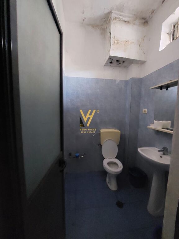 SHOP FOR RENT 60 M2 IN SELITE 180,000 LEKE