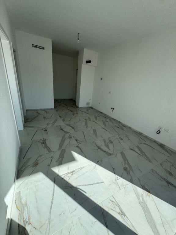 Business Premises 1+1 for rent, Dritan Hoxha street Aura Complex 500 thousand leke