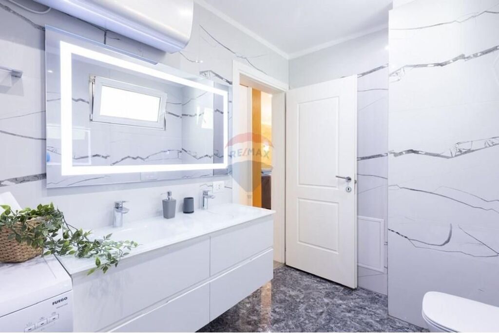 Apartment for sale 2+1+2 at Zogu i Zi