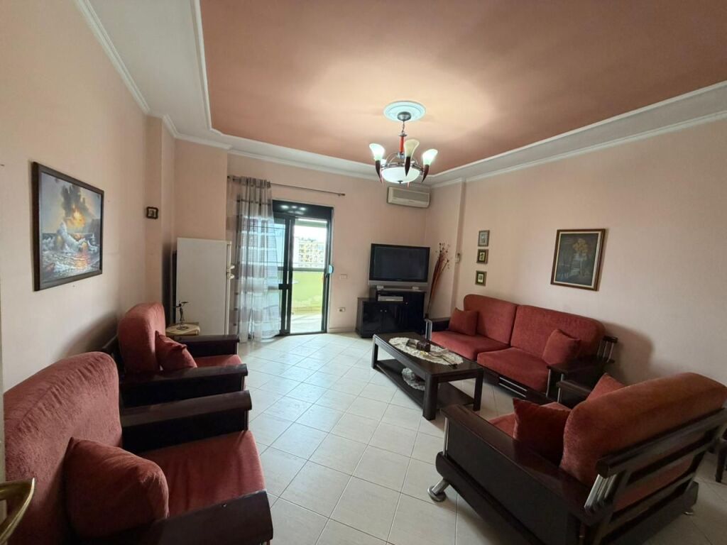 Shitet Apartament 3+1+2+2