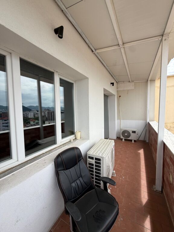 🏢 Ambient Zyrash me Qira në Lokacion Strategjik