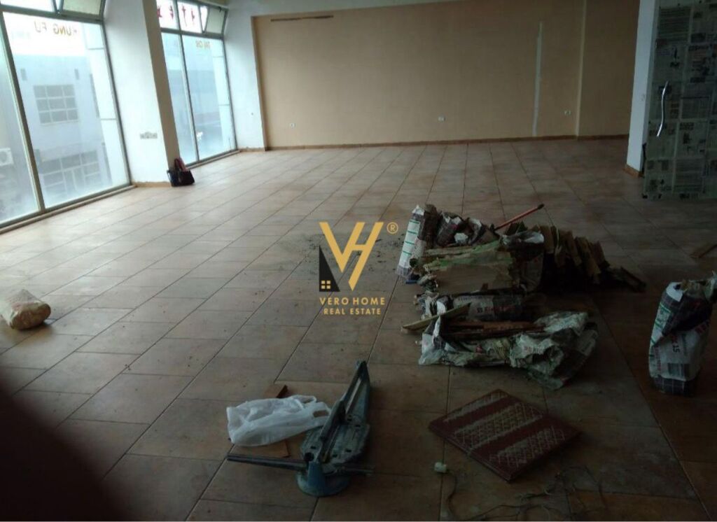 BUSINESS PREMISES 150 M2 FOR RENT IN ASTIR 70,000 LEKE