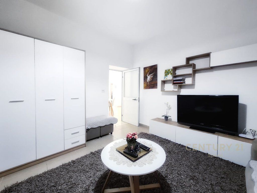 Appartamento 1+1 in affitto al piano villa (primo piano) nella zona del Nuovo Bazaar!