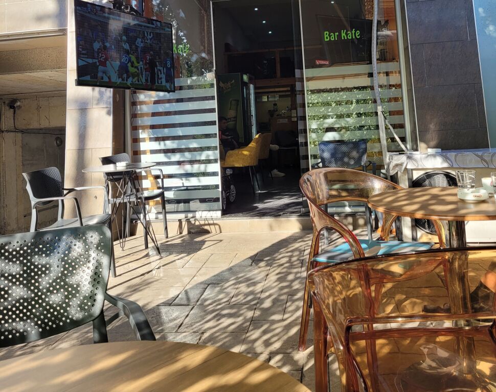 Local for sale behind Mondial