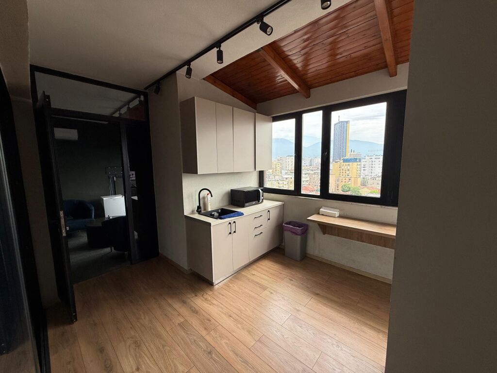🏢 Ambient Zyrash me Qira në Lokacion Strategjik