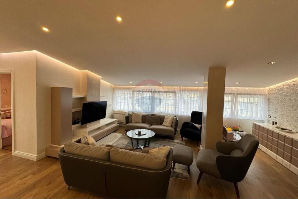 Shitet apartament 3+1 (papafingo) ne Fresk