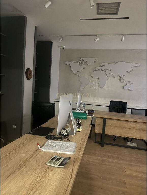 Commercial space for sale at Torre Drin
