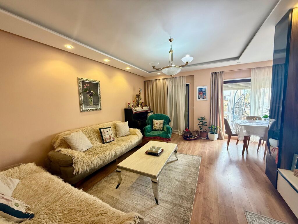 Shitet apartament 3+1+2 Kopshti Botanik