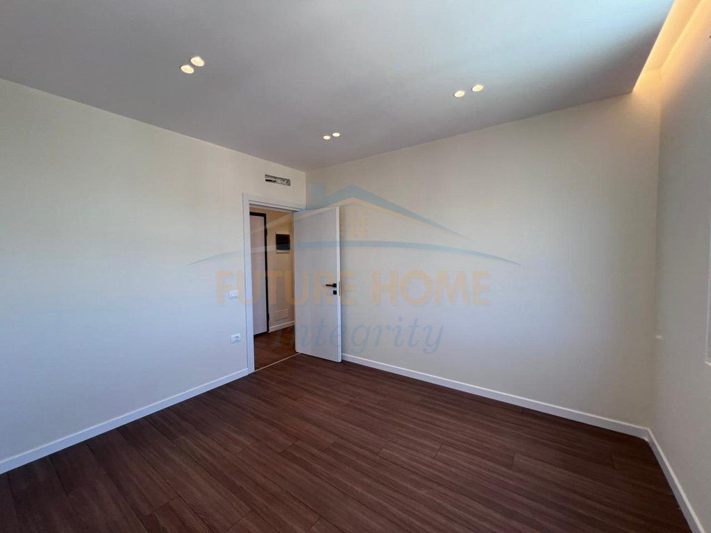 Shitet, Apartament 2+1+Post Parkimi, Brryli, Tiranë.