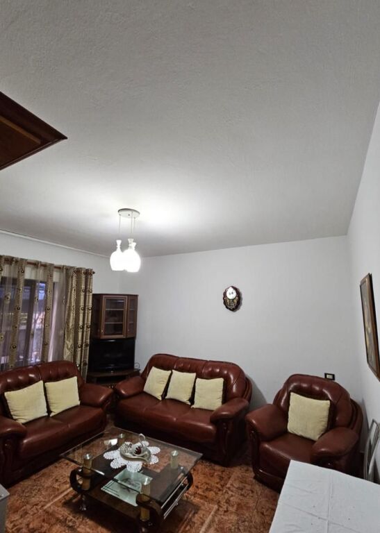 Affittasi casa 2+1, Astir vicino Villa L 450 mila lek