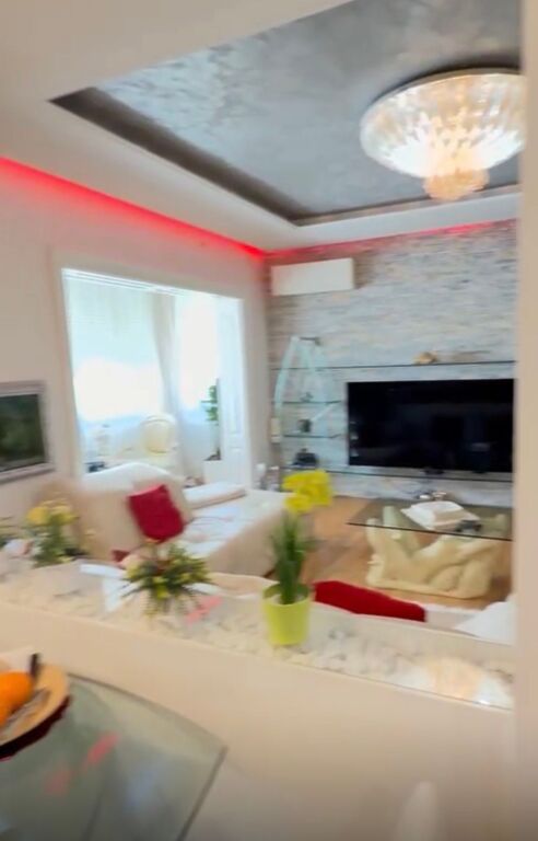 Apartment 3+1+2+Storage for sale, Commune of Paris.