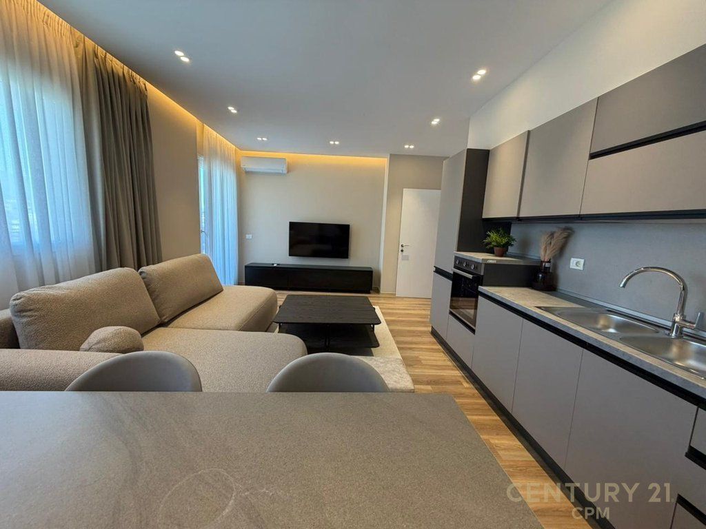 Luxury 1+1 apartment for rent at Pazari i Ri