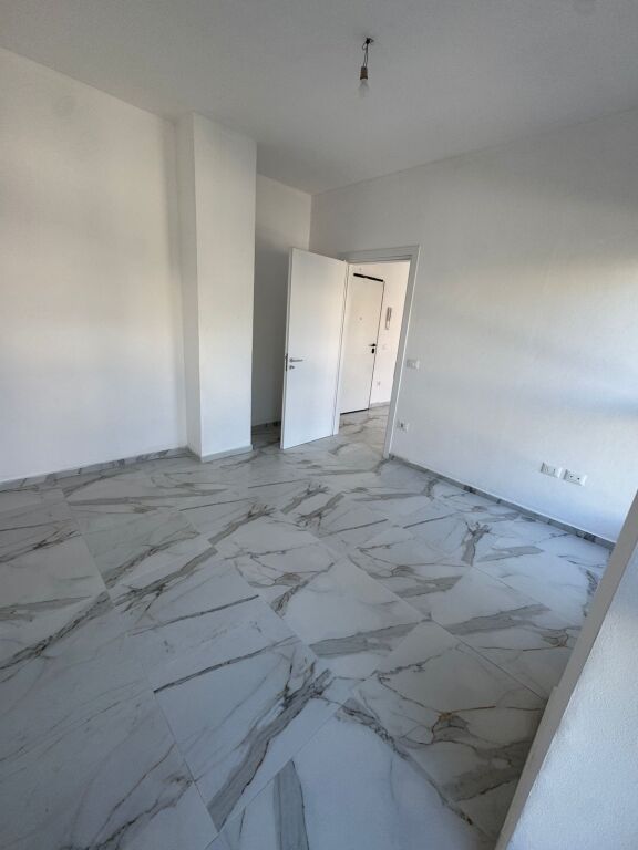 Business Premises 1+1 for rent, Dritan Hoxha street Aura Complex 500 thousand leke